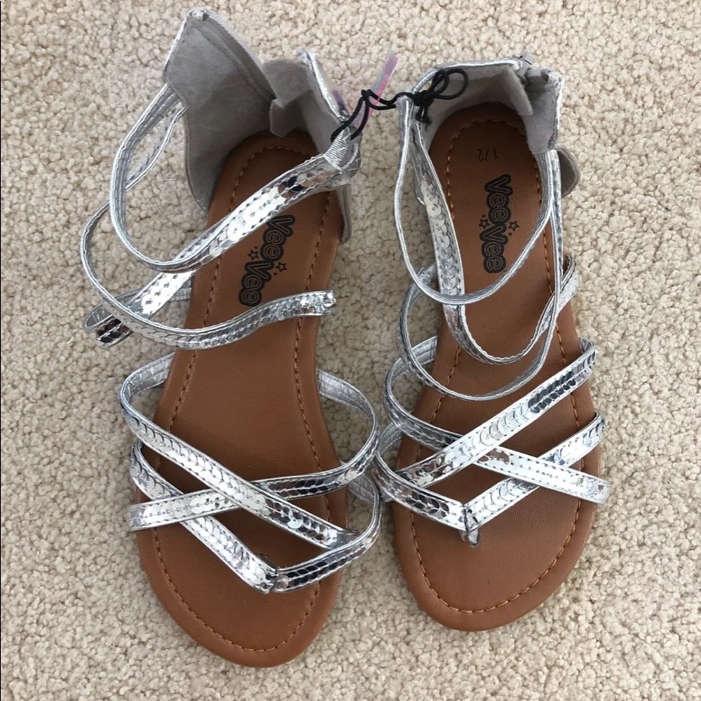 VeeVee silver gladiator style sandals, Girls 1/2